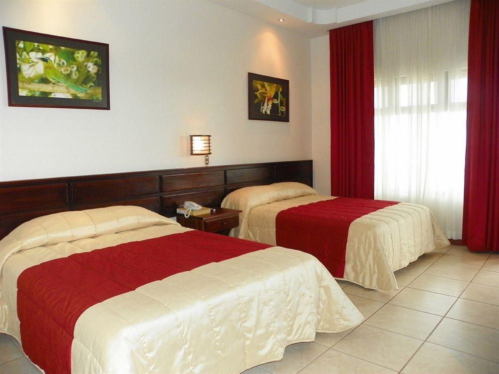 Hotel Suerre Guápiles 外观 照片