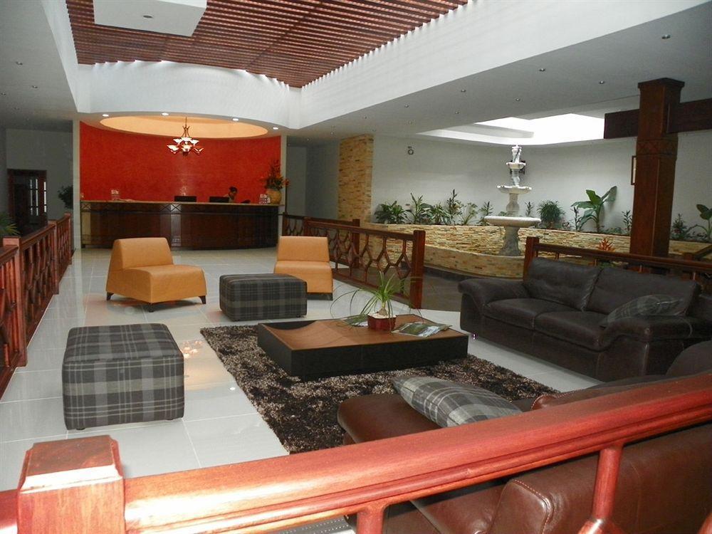 Hotel Suerre Guápiles 外观 照片