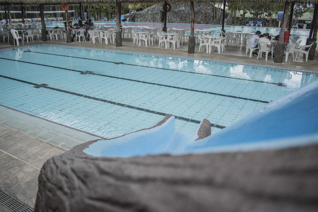 Hotel Suerre Guápiles 外观 照片