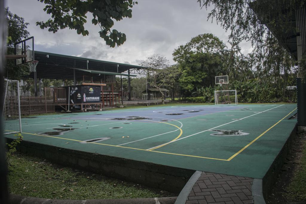 Hotel Suerre Guápiles 外观 照片