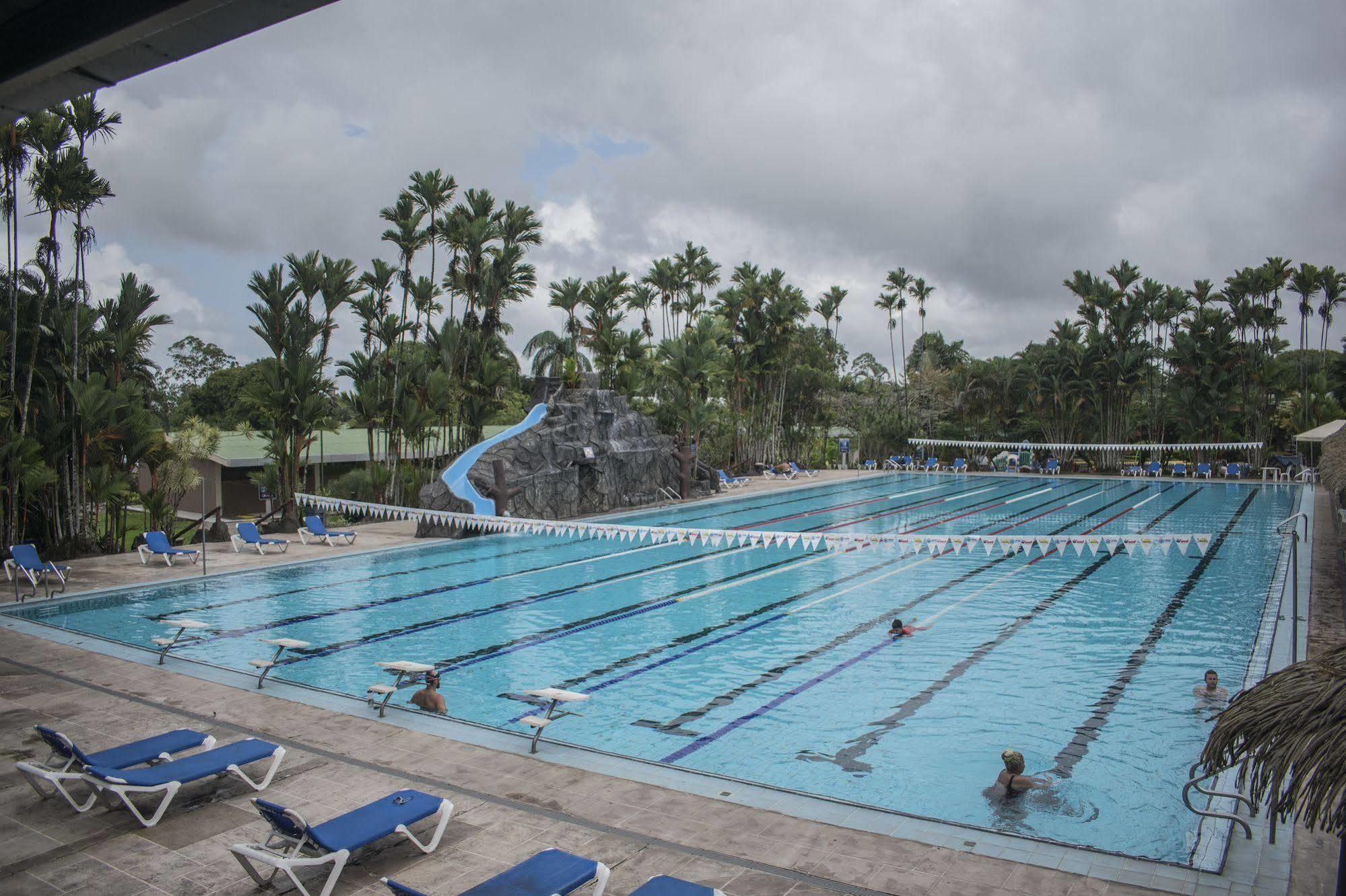 Hotel Suerre Guápiles 外观 照片